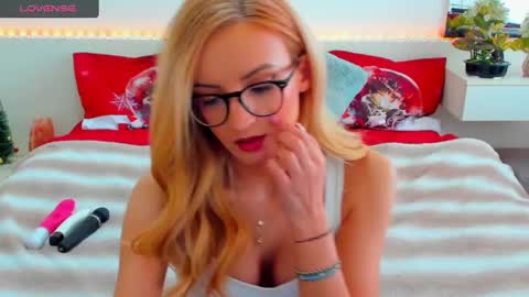 Snapshot of verrasweet4u chatting on February 11, 8:48 am VerraSweet4u online show from February 11, 8:48 am