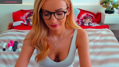 Snapshot of verrasweet4u chatting on February 19, 6:55 am VerraSweet4u online show from February 19, 6:55 am