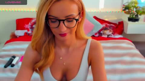 Snapshot of verrasweet4u chatting on February 22, 5:55 am VerraSweet4u online show from February 22, 5:55 am