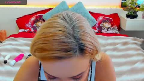 Snapshot of verrasweet4u chatting on March 7, 9:18 am VerraSweet4u online show from March 7, 9:18 am