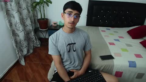 Snapshot of versatileguuy chatting on September 17, 2:02 am versatileguuy online show from September 17, 2:02 am