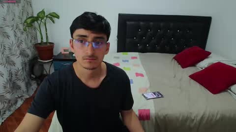 Snapshot of versatileguuy chatting on September 21, 2:46 am versatileguuy online show from September 21, 2:46 am