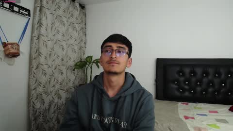 Snapshot of versatileguuy chatting on September 22, 2:13 am versatileguuy online show from September 22, 2:13 am