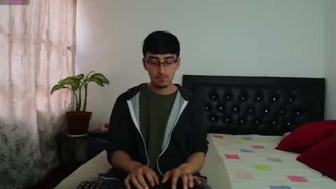 Snapshot of versatileguuy chatting on October 6, 6:05 pm versatileguuy online show from October 6, 6:05 pm