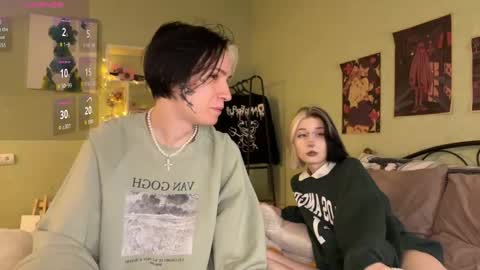 Snapshot of veryraretwins chatting on October 23, 10:08 pm veryraretwins online show from October 23, 10:08 pm