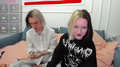 Snapshot of veryraretwins chatting on May 11, 7:33 pm veryraretwins online show from May 11, 7:33 pm