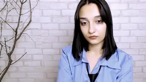 Ana online show from March 8, 5:43 pm