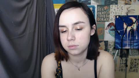 veryveryvery_shy online show from February 20, 12:47 pm