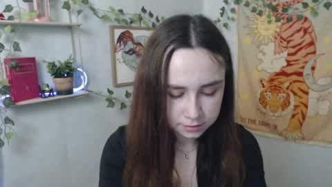 veryveryvery_shy online show from April 4, 5:27 am