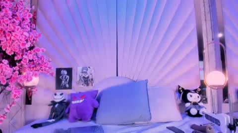 Vesper Velvet  online show from April 18, 5:22 am