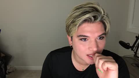 Snapshot of vfem chatting on December 15, 9:46 am vfem online show from December 15, 9:46 am