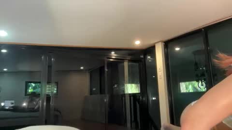 Snapshot of via_olala chatting on November 6, 7:31 am via_olala online show from November 6, 7:31 am