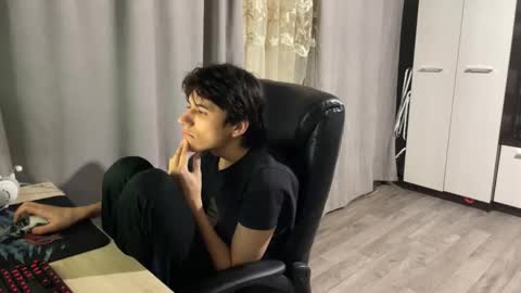 Snapshot of vialeras chatting on December 18, 4:35 pm vialeras online show from December 18, 4:35 pm