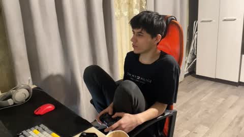 Snapshot of vialeras chatting on February 6, 4:43 pm vialeras online show from February 6, 4:43 pm