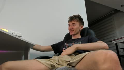 Snapshot of vibemygirl chatting on December 17, 4:43 pm vibemygirl online show from December 17, 4:43 pm