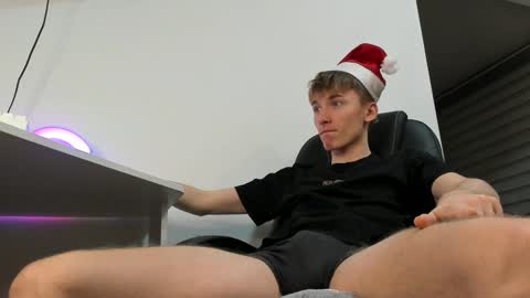 Snapshot of vibemygirl chatting on December 26, 1:54 pm vibemygirl online show from December 26, 1:54 pm