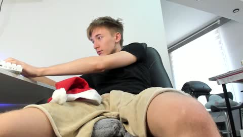 Snapshot of vibemygirl chatting on January 1, 6:05 am vibemygirl online show from January 1, 6:05 am