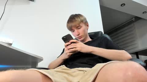 Snapshot of vibemygirl chatting on January 28, 12:00 pm vibemygirl online show from January 28, 12:00 pm