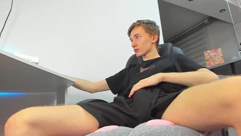 Snapshot of vibemygirl chatting on February 4, 1:27 pm vibemygirl online show from February 4, 1:27 pm