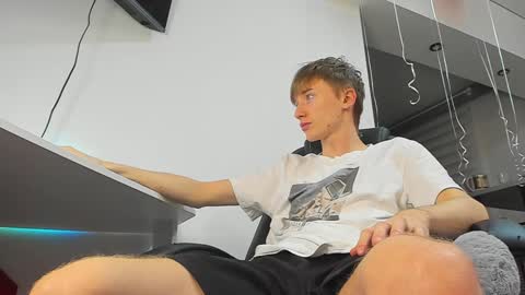 Snapshot of vibemygirl chatting on February 6, 1:10 pm vibemygirl online show from February 6, 1:10 pm