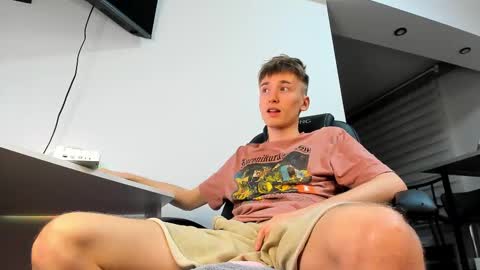 Snapshot of vibemygirl chatting on February 26, 4:03 pm vibemygirl online show from February 26, 4:03 pm