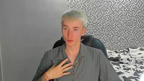 Snapshot of vibemygirl chatting on September 15, 11:43 am vibemygirl online show from September 15, 11:43 am