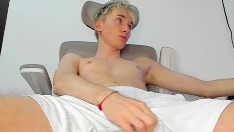 Snapshot of vibemygirl chatting on October 14, 12:06 pm vibemygirl online show from October 14, 12:06 pm