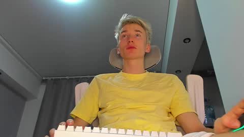 Snapshot of vibemygirl chatting on October 15, 11:43 am vibemygirl online show from October 15, 11:43 am