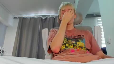 Snapshot of vibemygirl chatting on November 6, 8:37 am vibemygirl online show from November 6, 8:37 am