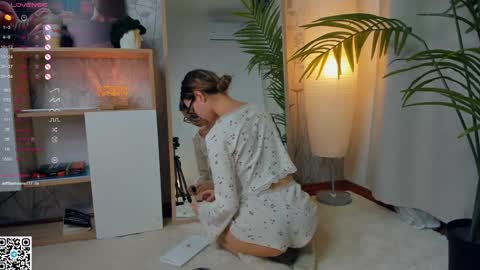 Snapshot of vibes_of_joy chatting on February 8, 11:12 am Mikky online show from February 8, 11:12 am