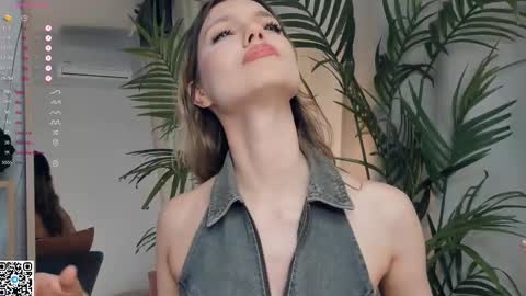 Snapshot of vibes_of_joy chatting on February 24, 10:59 am Mikky online show from February 24, 10:59 am