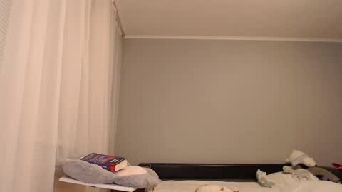 Snapshot of vibezgirl chatting on December 4, 8:18 pm Amelia online show from December 4, 8:18 pm