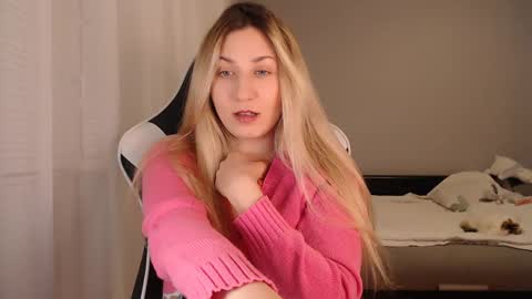 Snapshot of vibezgirl chatting on December 8, 7:54 pm Amelia online show from December 8, 7:54 pm