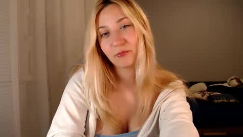 Snapshot of vibezgirl chatting on September 21, 7:59 pm Amelia online show from September 21, 7:59 pm