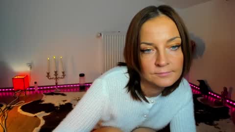 ViciousQueenu can call me Laura online show from November 26, 9:21 am