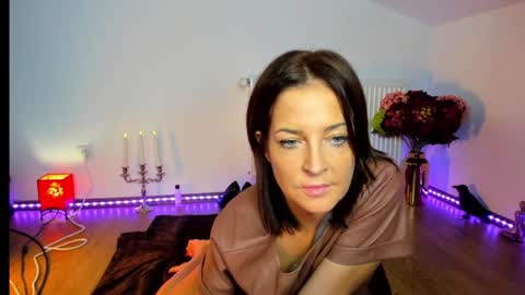 ViciousQueenu can call me Laura online show from November 29, 7:00 am