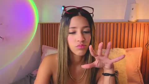 Snapshot of vicky_bass chatting on September 24, 6:33 pm VICTORIA online show from September 24, 6:33 pm