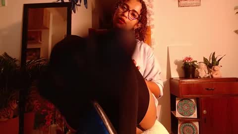 Vicky  online show from March 1, 1:11 am