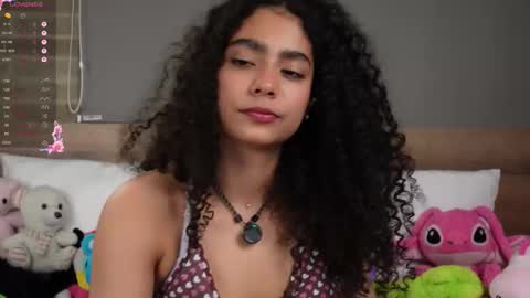 Snapshot of vicky_curly chatting on November 22, 3:05 am vicky_curly online show from November 22, 3:05 am