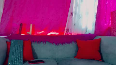 Snapshot of vicky_gill_ chatting on November 27, 5:04 pm vicky_gill_ online show from November 27, 5:04 pm