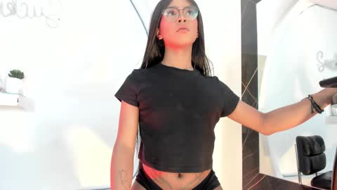 Snapshot of vicky_hottman chatting on November 28, 4:37 am vicky_hottman online show from November 28, 4:37 am