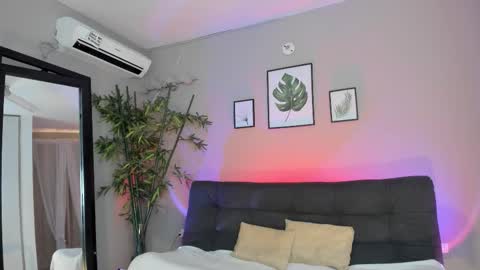 Snapshot of vicky_kittyy chatting on October 17, 7:38 pm Amy online show from October 17, 7:38 pm