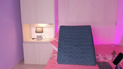 V I C K Y online show from February 5, 12:31 am