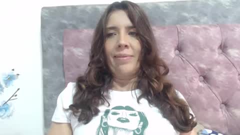 Snapshot of victoria25_meester chatting on January 4, 4:22 pm Hi guys Im victoria Be the one who can control me in PVT online show from January 4, 4:22 pm