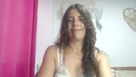 Snapshot of victoria25_meester chatting on February 8, 9:46 pm Hi guys Im victoria Be the one who can control me in PVT online show from February 8, 9:46 pm