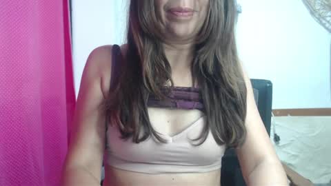 Snapshot of victoria25_meester chatting on February 11, 10:18 pm Hi guys Im victoria Be the one who can control me in PVT online show from February 11, 10:18 pm