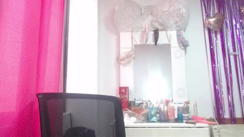 Snapshot of victoria25_meester chatting on February 18, 4:05 pm Hi guys Im victoria Be the one who can control me in PVT online show from February 18, 4:05 pm