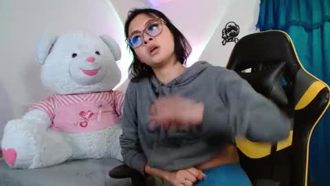 victoria online show from March 25, 6:14 pm