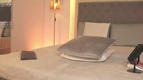 Snapshot of victoria__rossi chatting on December 27, 3:15 pm online show from December 27, 3:15 pm