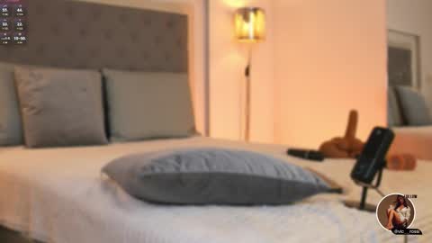 Snapshot of victoria__rossi chatting on February 19, 5:49 pm online show from February 19, 5:49 pm